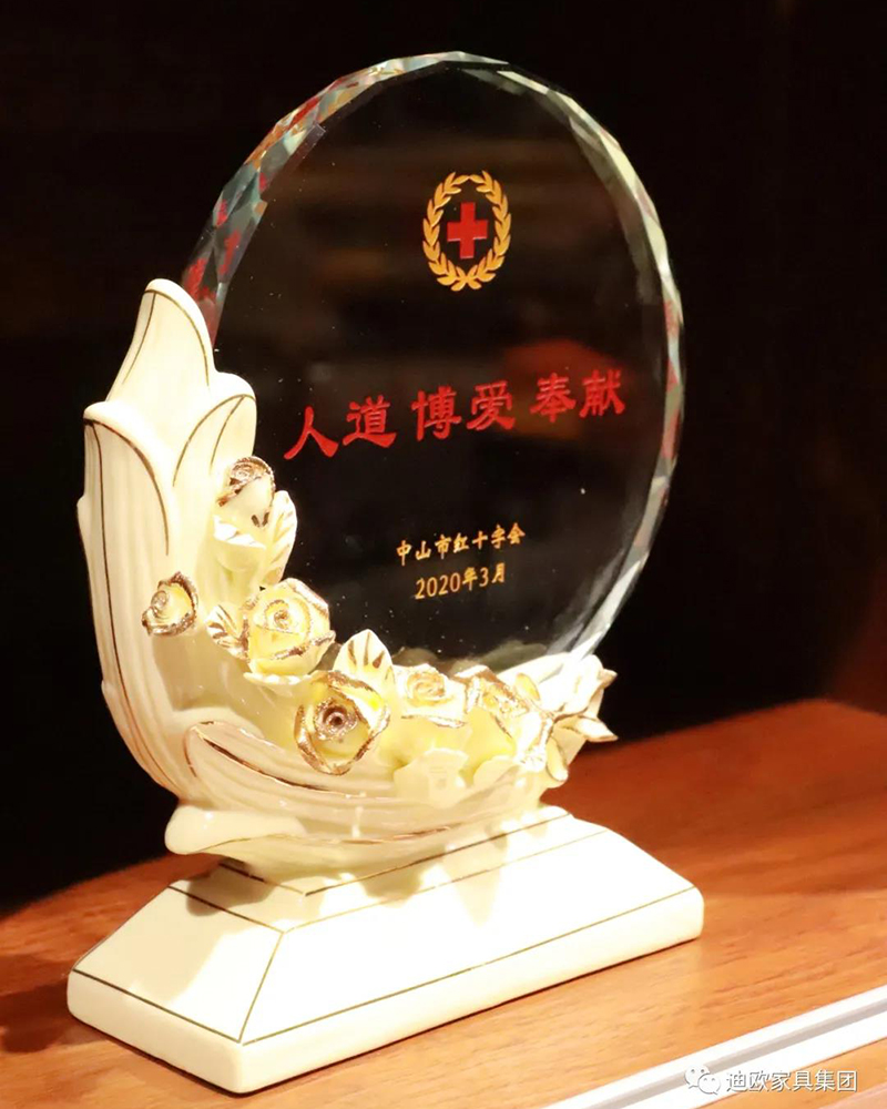 人道、博愛(ài)、奉獻(xiàn)