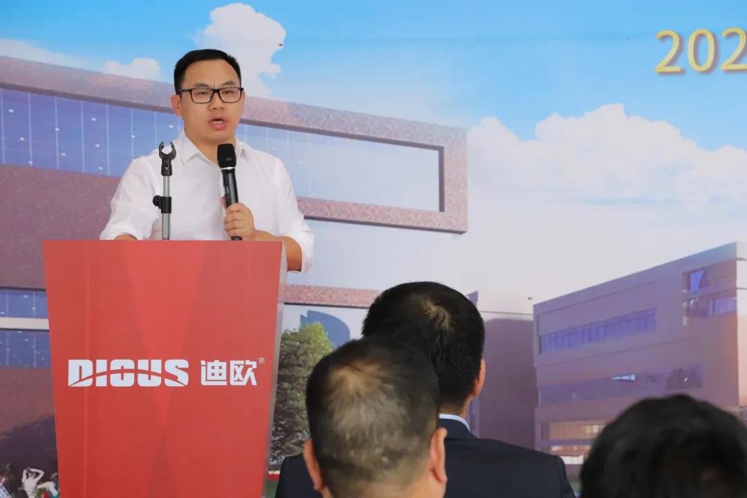 迪歐家具集團(tuán)執(zhí)行總裁李賤根致辭