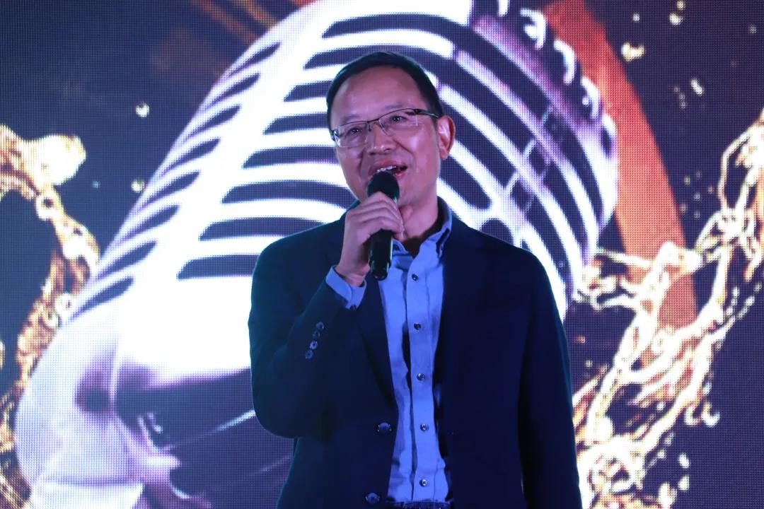 黃壽金董事長致辭并獻(xiàn)唱