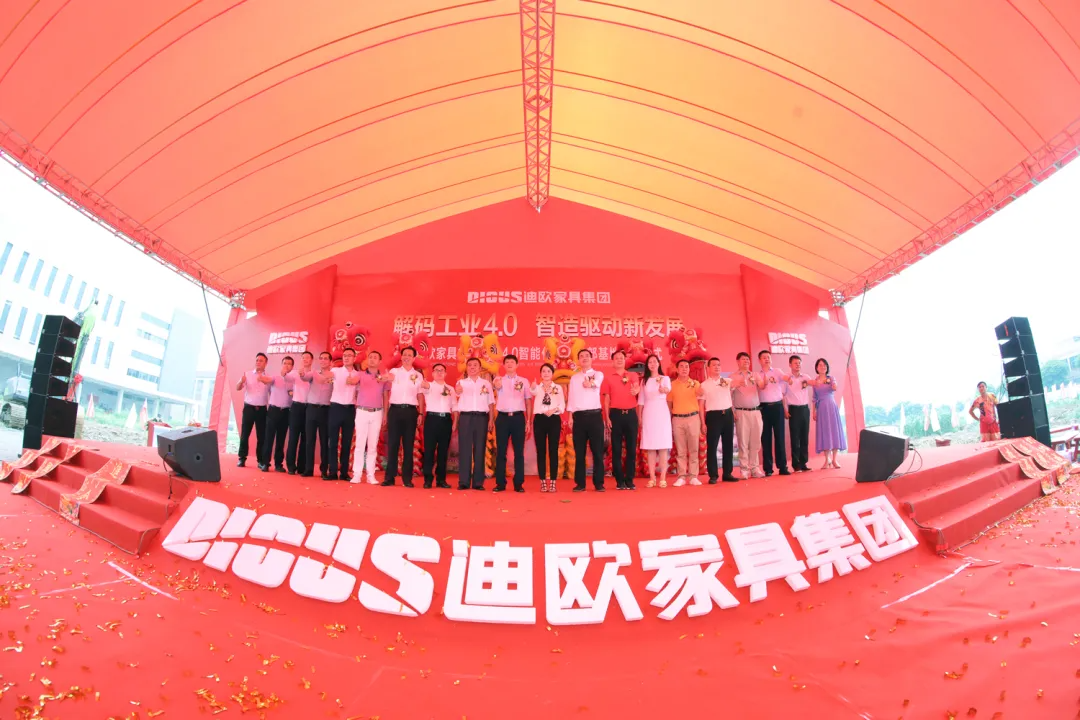 出席奠基儀式的領(lǐng)導(dǎo)、嘉賓合影